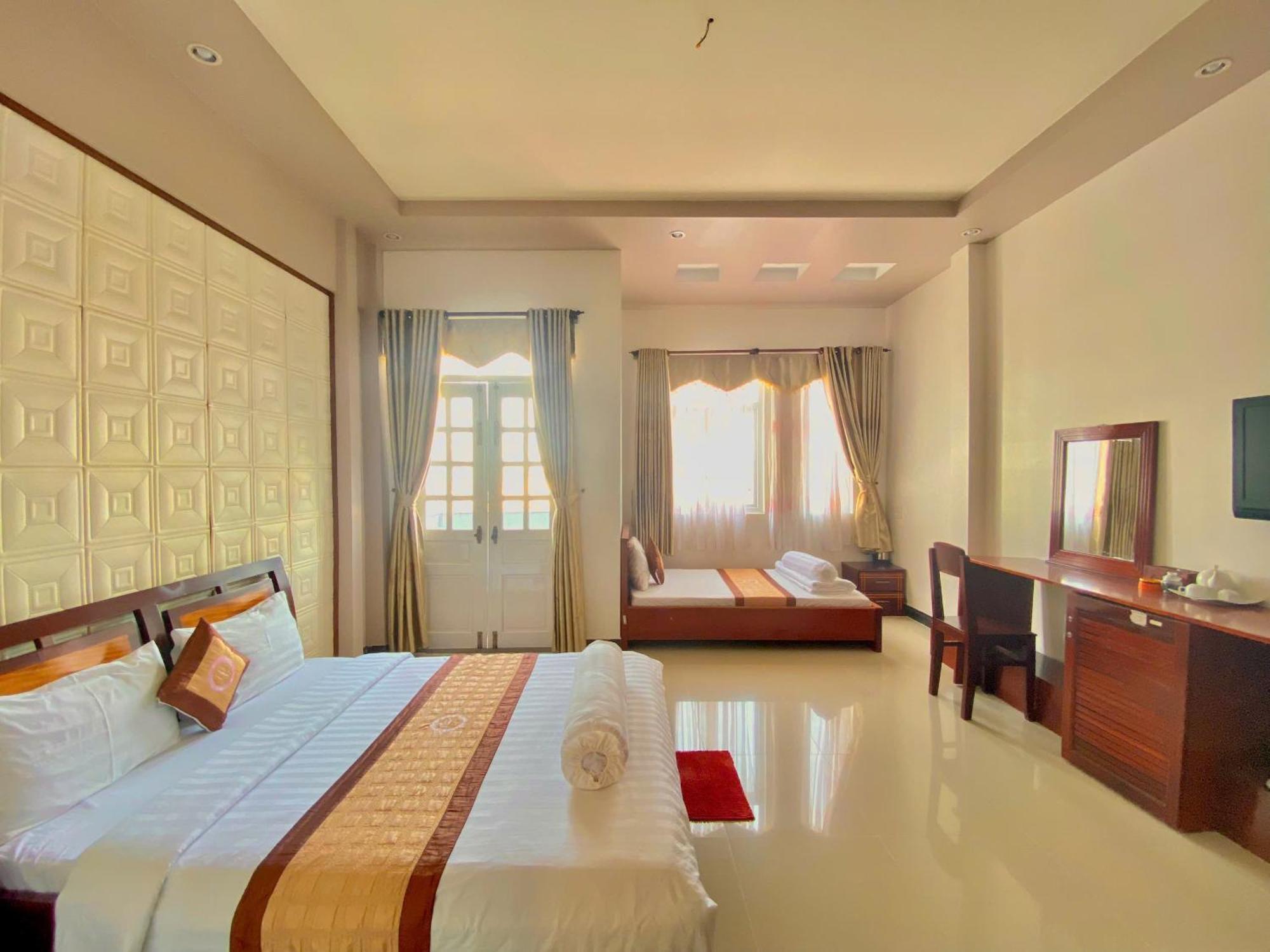 Phuc Hung 2 Hotel Ратьзя Экстерьер фото