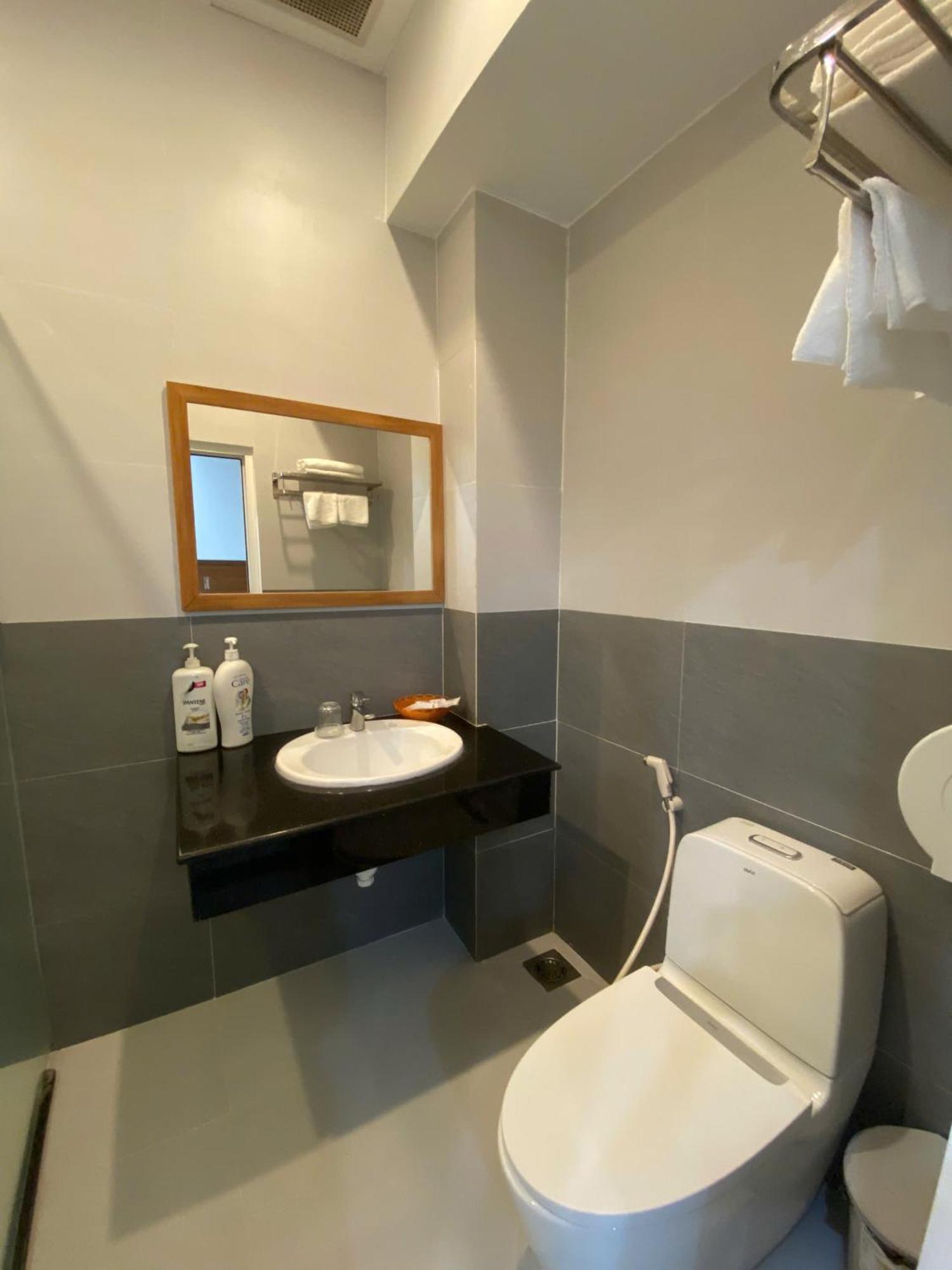 Phuc Hung 2 Hotel Ратьзя Экстерьер фото